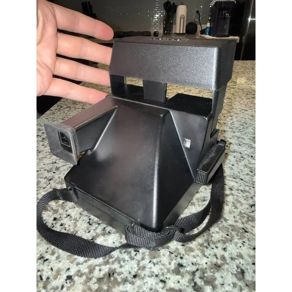 Vintage 1980's Polaroid Sun 600 LMS Light Instant Camera w original instructions